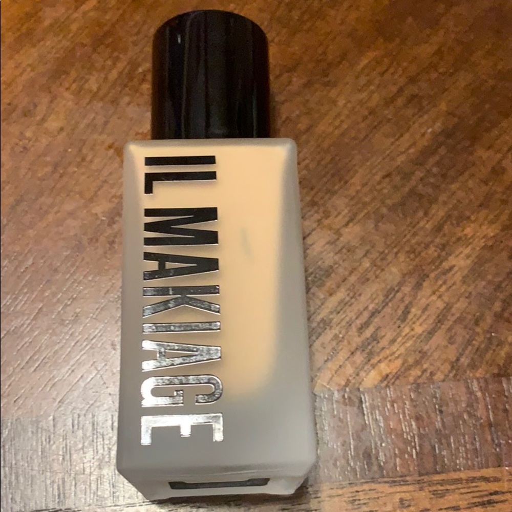 IL MAKIAGE foundation. Brand new.